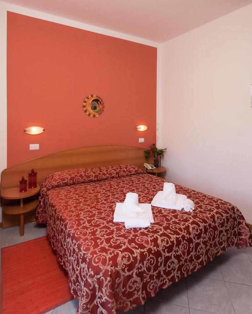 Hotel Bahama Ріміні Екстер'єр фото
