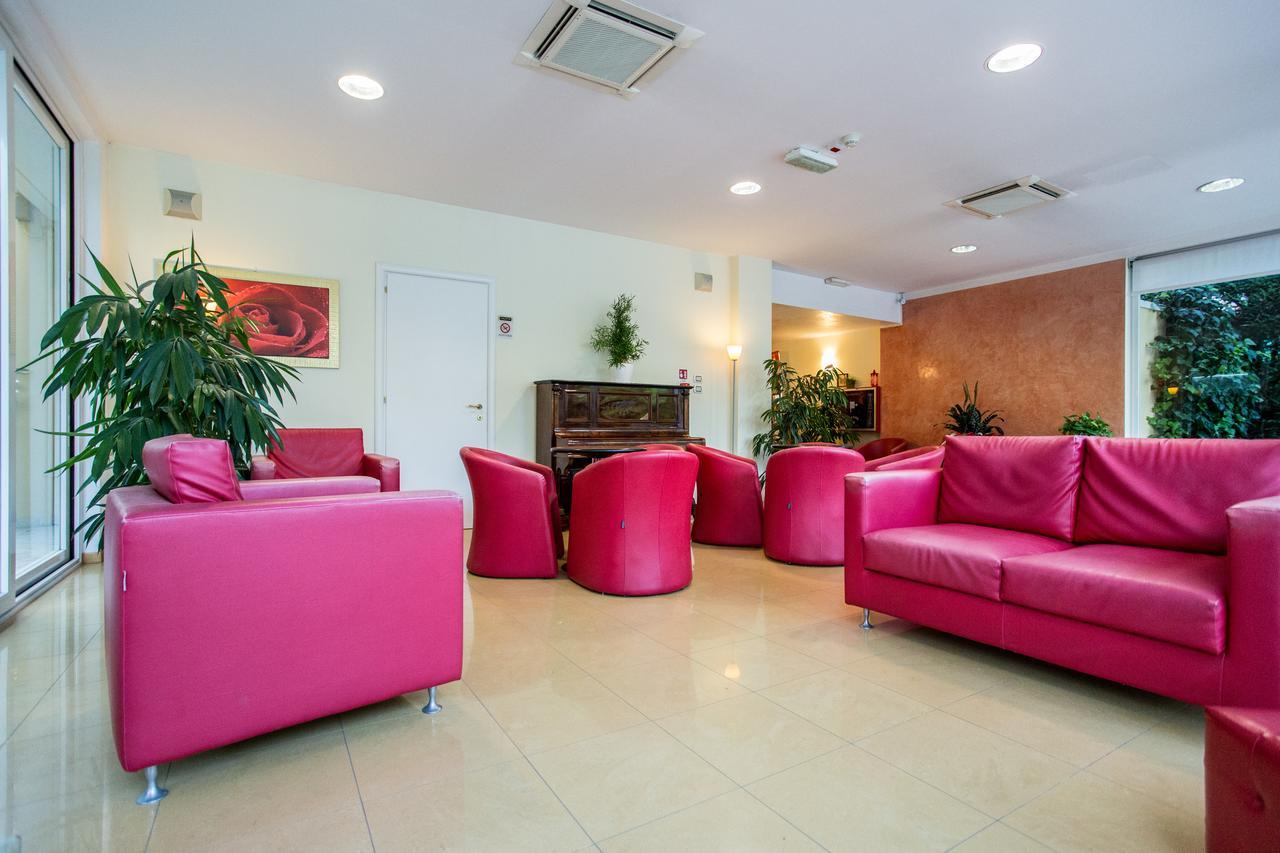 Hotel Bahama Ріміні Екстер'єр фото