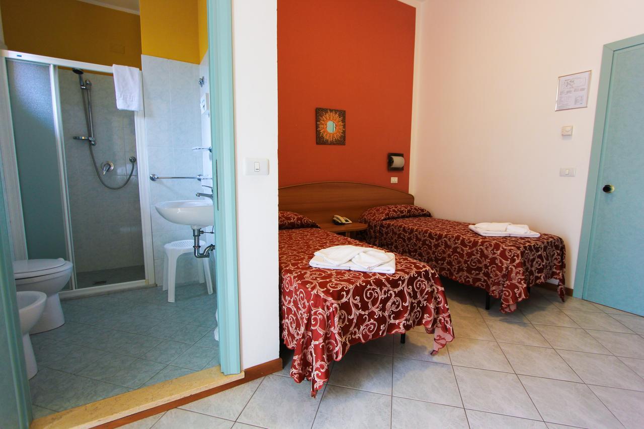 Hotel Bahama Ріміні Екстер'єр фото