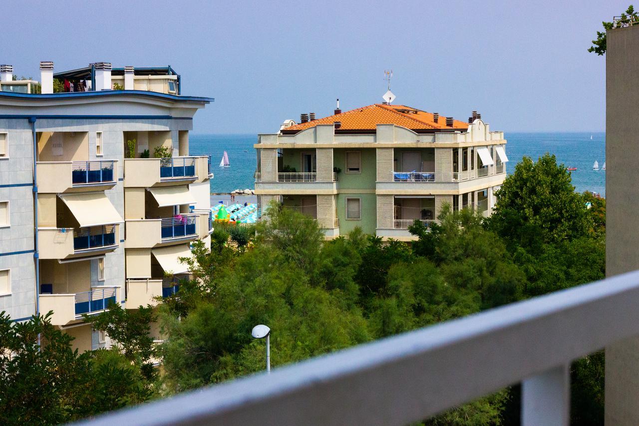 Hotel Bahama Ріміні Екстер'єр фото