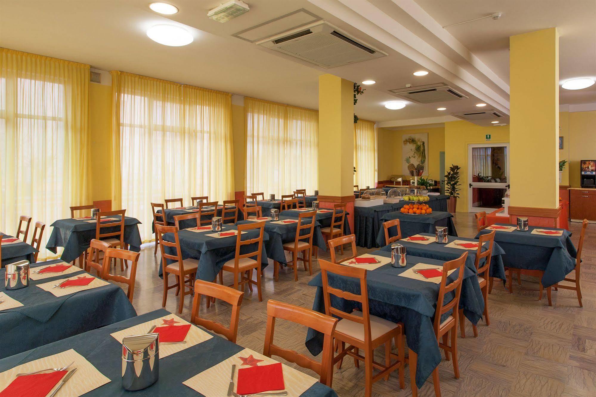 Hotel Bahama Ріміні Екстер'єр фото