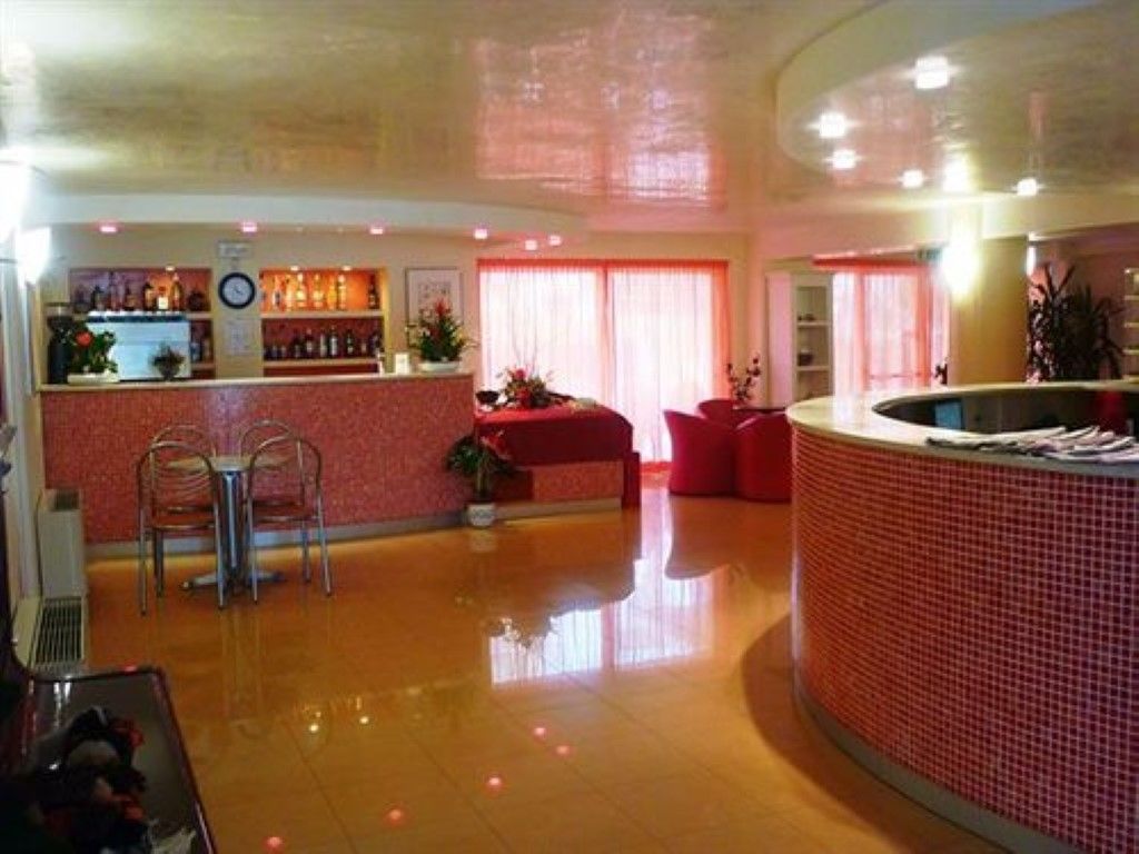 Hotel Bahama Ріміні Екстер'єр фото