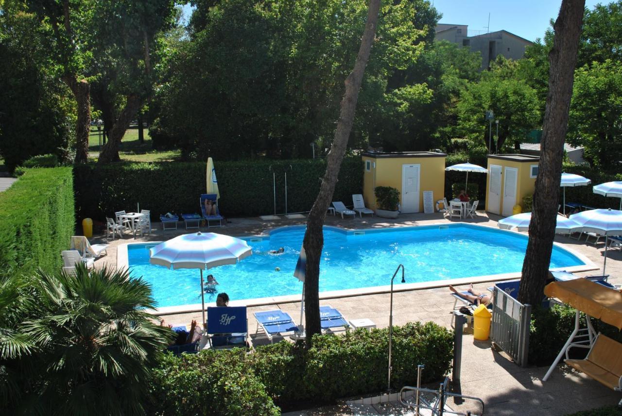 Hotel Bahama Ріміні Екстер'єр фото